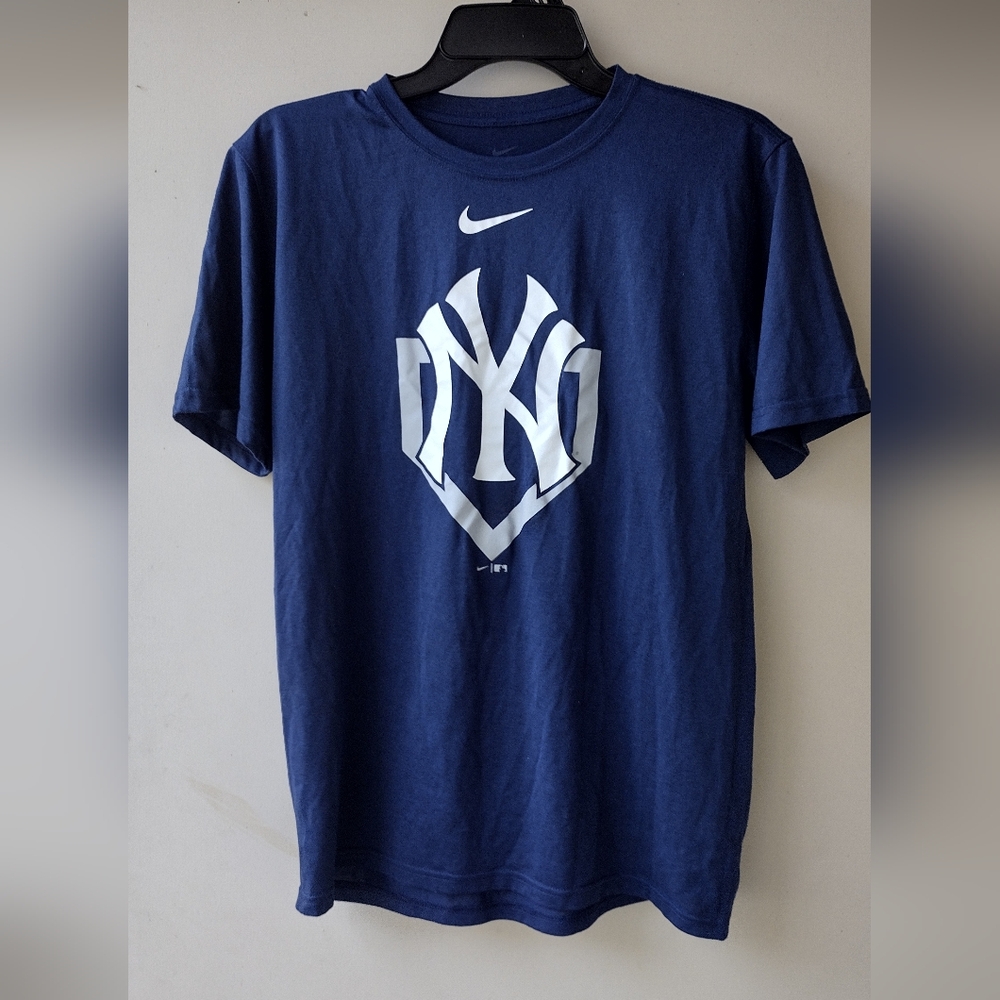New York Yankess Nike Tee Dri Fit Tshirt Size Medium Center Swoosh Blue White